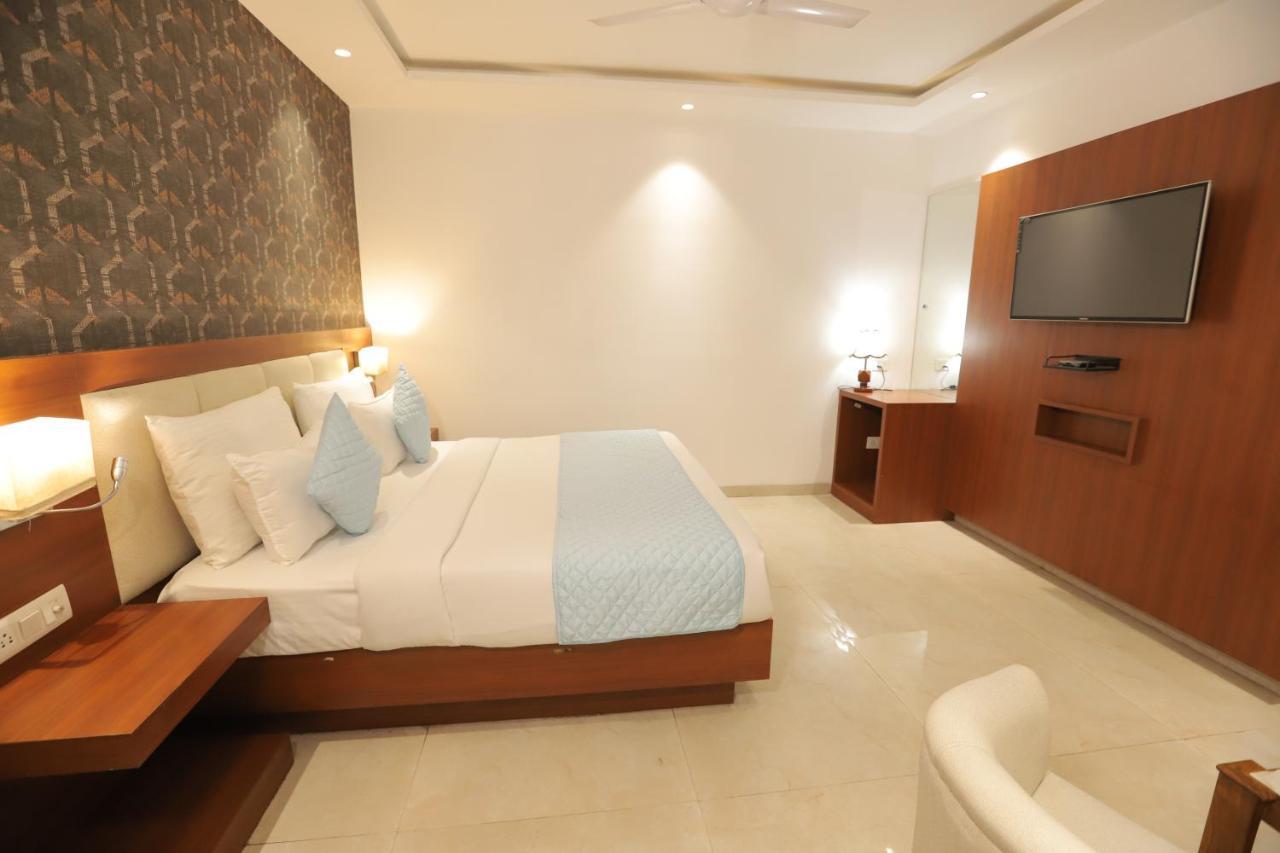 Nh Skye Suites Neu-Delhi Exterior foto