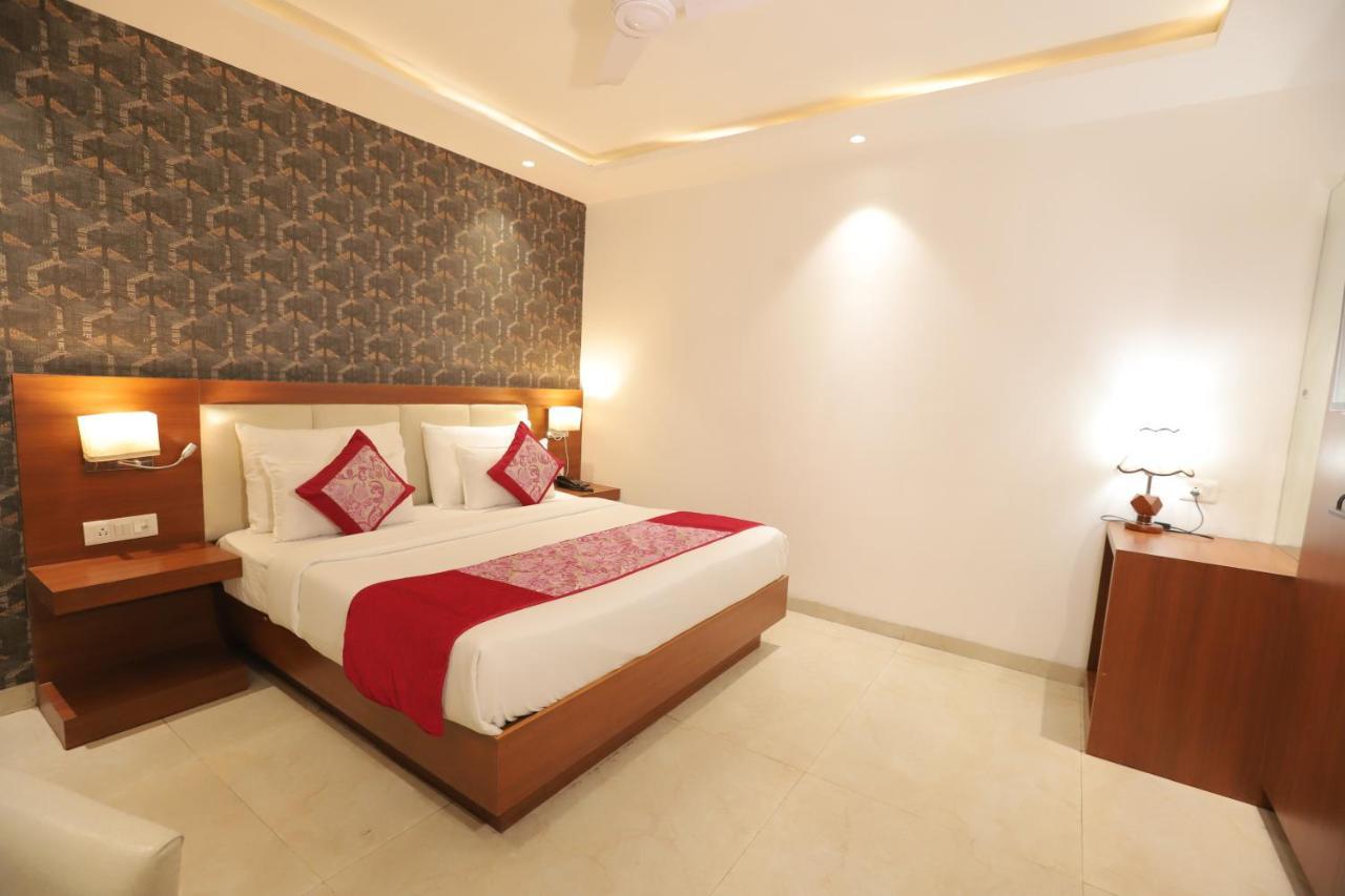 Nh Skye Suites Neu-Delhi Exterior foto